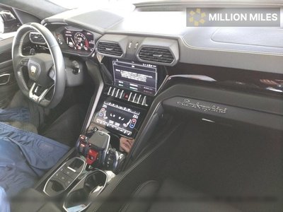 LAMBORGHINI URUS - 3