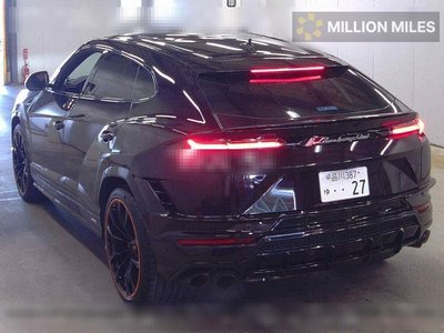 LAMBORGHINI URUS - 2