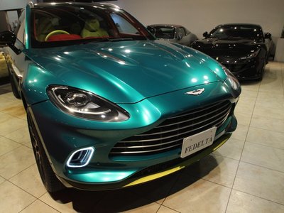 ASTON MARTIN DBX - 5