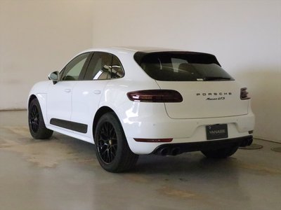 PORSCHE MACAN - 4