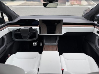 TESLA MODEL X - 2