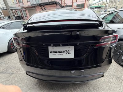 TESLA MODEL X - 8