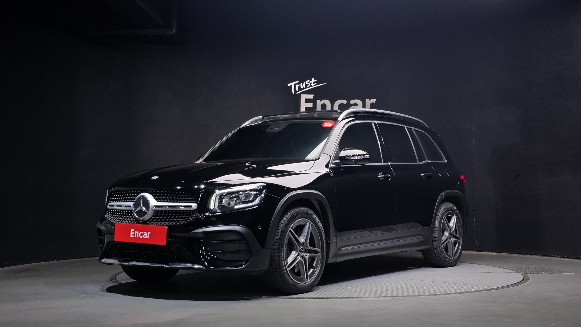 MERCEDES-BENZ GLB - View 1