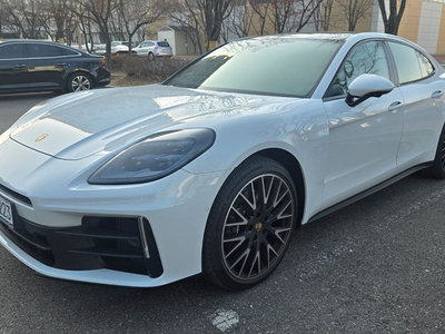 PORSCHE PANAMERA - 1