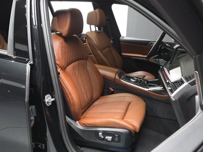 2025 BMW X7 缩略图 16