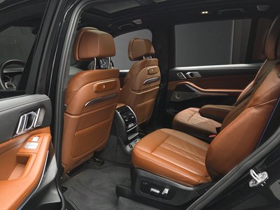 2025 BMW X7 缩略图 17