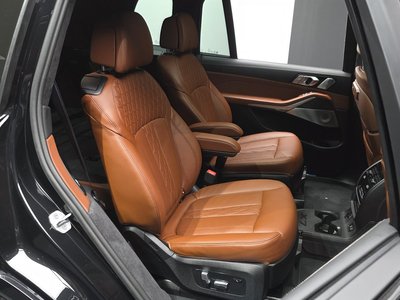 2025 BMW X7 缩略图 18