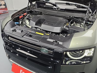 LAND ROVER DEFENDER - 7
