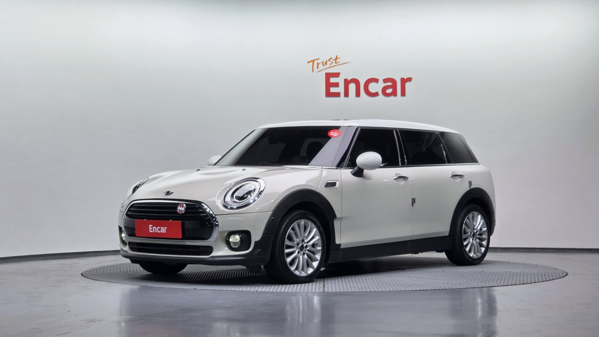 MINI COOPER CLUBMAN - View 1