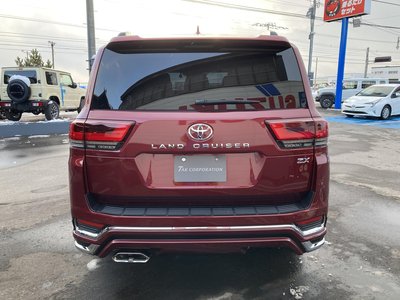 TOYOTA LAND CRUISER 300 - 8