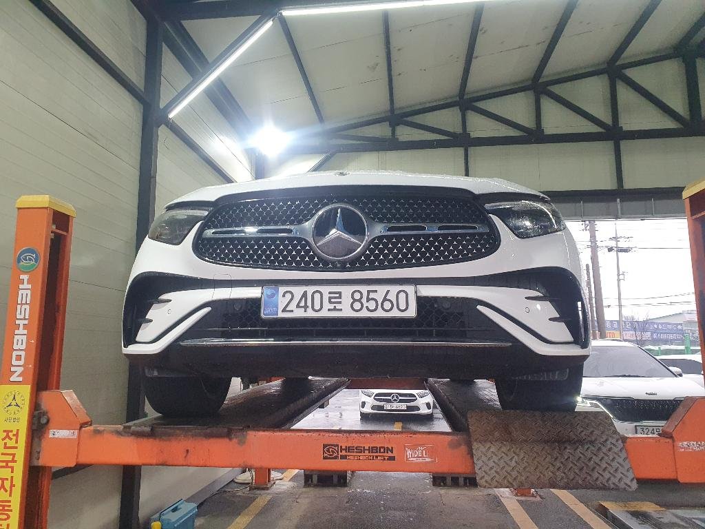 MERCEDES-BENZ GLC - View 1