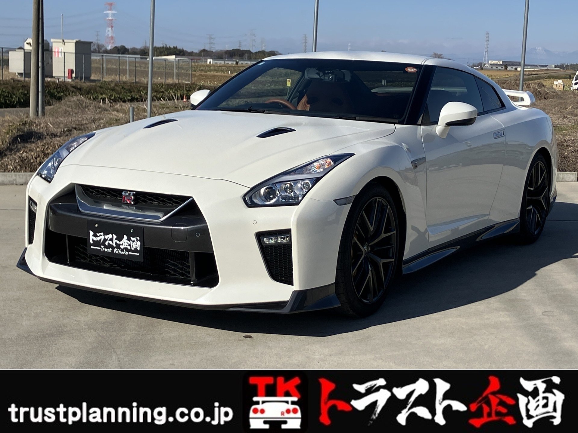 NISSAN GT-R - View 1