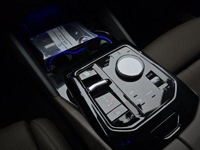 2025 BMW 5 SERIES 照片 9