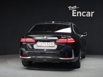 2025 BMW 5 SERIES 照片 3