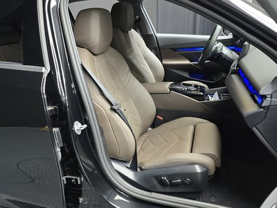 2025 BMW 5 SERIES — миниатюра 12