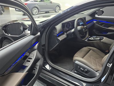 2025 BMW 5 SERIES 照片 10