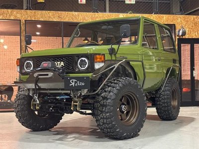 TOYOTA LAND CRUISER 70 - 4