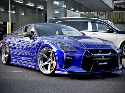 NISSAN GT-R - 1