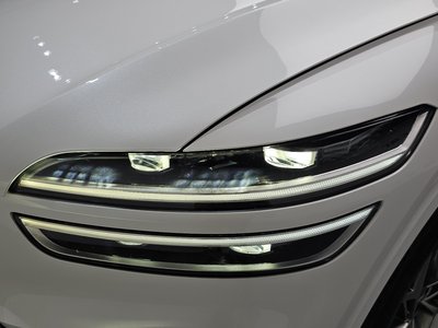 صورة 9 لـ 2023 Genesis GV70