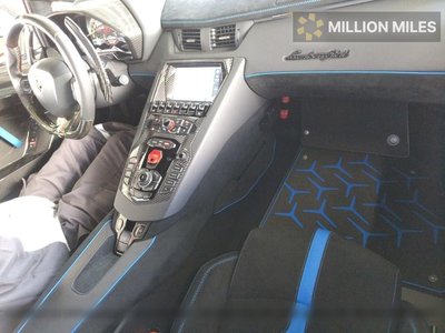 LAMBORGHINI AVENTADOR - 3