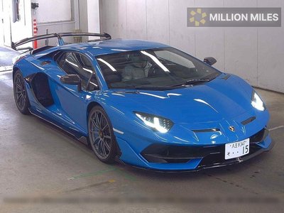 LAMBORGHINI AVENTADOR - 1