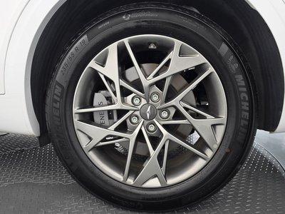 صورة 8 لـ 2023 Genesis GV70