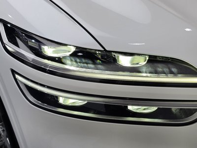 صورة 9 لـ 2023 Genesis GV70