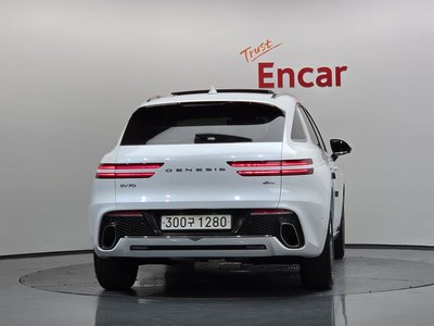 صورة 4 لـ 2023 Genesis GV70