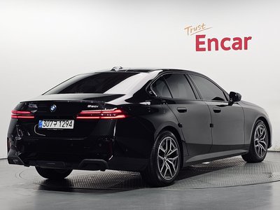 صورة 4 لـ 2025 BMW 5 SERIES