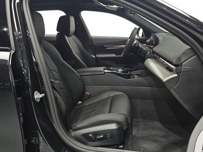 صورة مصغرة 13 لـ 2025 BMW 5 SERIES