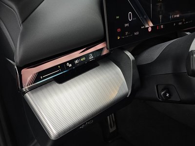 صورة مصغرة 32 لـ 2025 BMW 5 SERIES