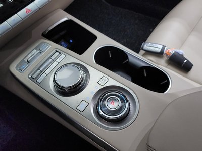 صورة 9 لـ 2022 Genesis GV70