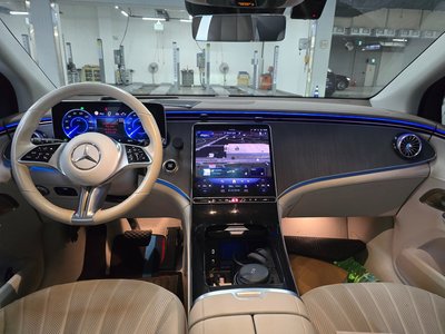 صورة 8 لـ 2023 Mercedes-BENZ EQE