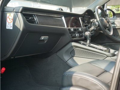 صورة 9 لـ 2024 Porsche MACAN
