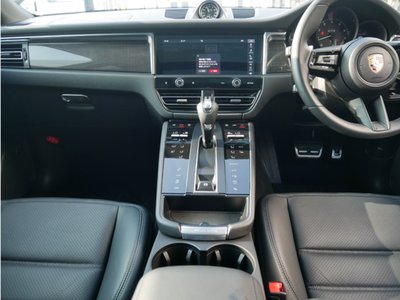 صورة 8 لـ 2024 Porsche MACAN