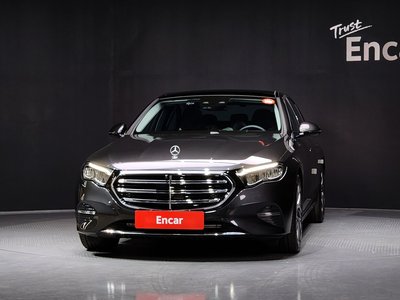 MERCEDES-BENZ E-CLASS - 2