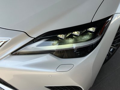 2025 LEXUS LS photo 4