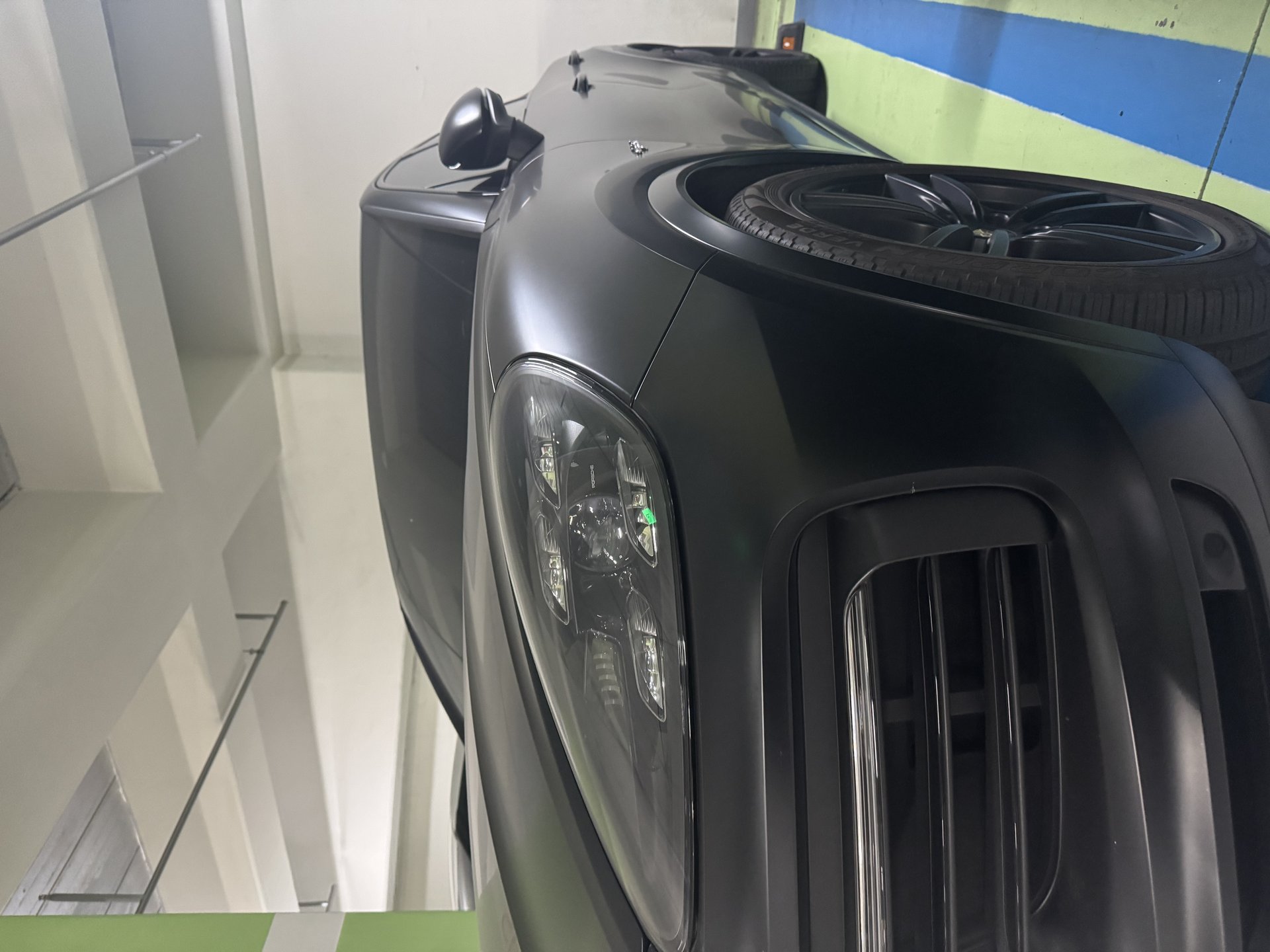 PORSCHE CAYENNE - View 1