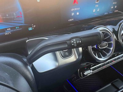 MERCEDES-BENZ GLB - 9