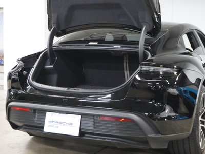 PORSCHE TAYCAN - 7