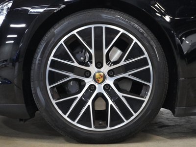 PORSCHE TAYCAN - 8
