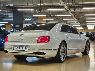 2022 Bentley FLYING SPUR photo 3