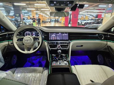 2022 Bentley FLYING SPUR photo 5