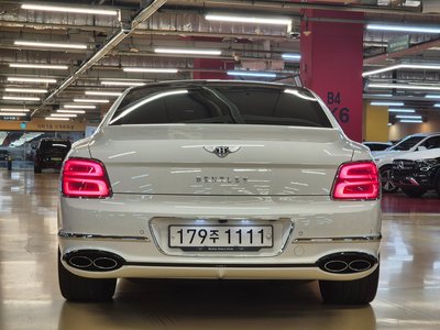 2022 Bentley FLYING SPUR photo 6