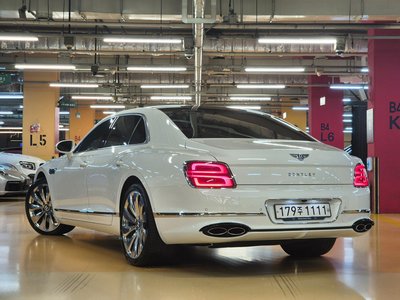 2022 Bentley FLYING SPUR photo 7