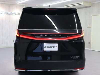 LEXUS LM - 4