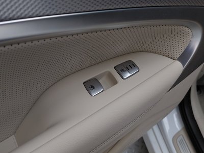 2022 Genesis THE NEW G70 thumbnail 25