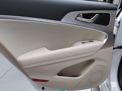 2022 Genesis THE NEW G70 thumbnail 15