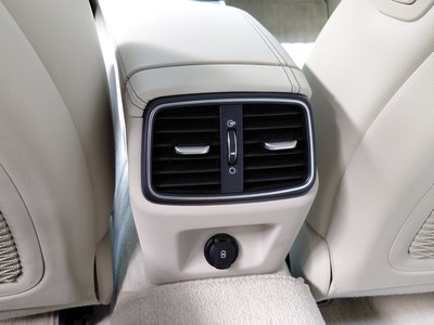2022 Genesis THE NEW G70 thumbnail 24