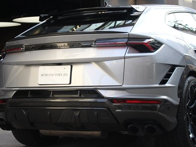 LAMBORGHINI URUS - 8